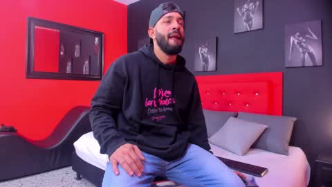 Thia Gomez online show from October 27, 12:20 pm