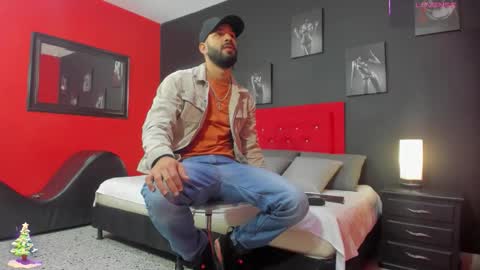 Thia Gomez online show from December 3, 12:14 pm