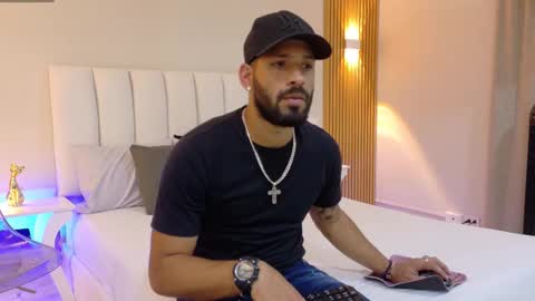 Thia Gomez online show from February 23, 7:11 pm