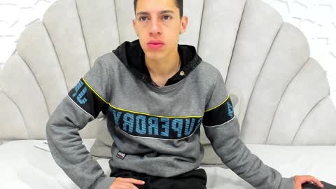 Thiago   online show from February 7, 12:17 pm