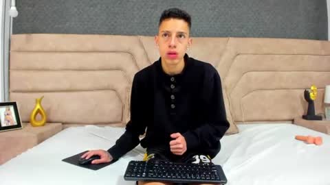 Thiago   online show from June 23, 12:52 am