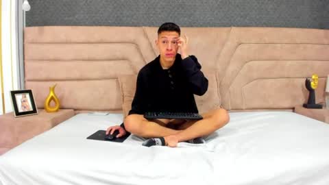 Thiago   online show from July 3, 3:35 am