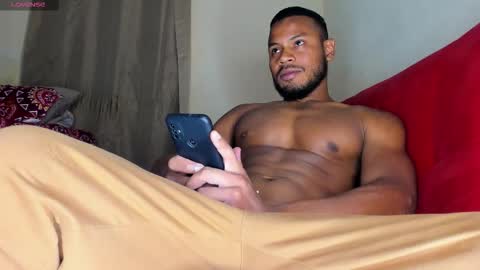 Snapshot of thiagosantos_ chatting on October 27, 2:04 am Thiago Instagram   online show from October 27, 2:04 am
