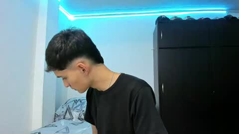 Thiago Wells online show from December 8, 1:46 am