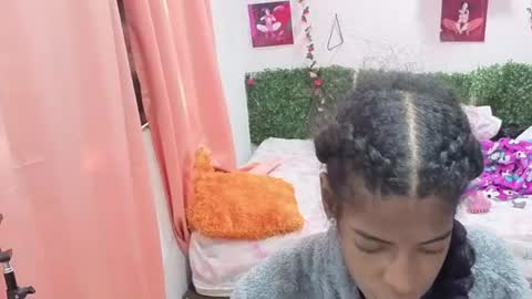 Snapshot of thiana_horny chatting on July 1, 3:23 pm thiana_horny online show from July 1, 3:23 pm