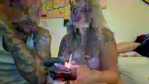 Snapshot of thiccthicc13 chatting on September 15, 12:21 am thiccthicc13 online show from September 15, 12:21 am