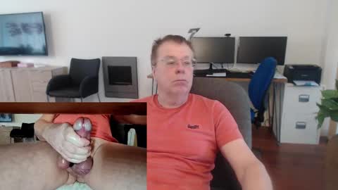 Snapshot of thickandlongguy chatting on December 10, 10:06 am Play online show from December 10, 10:06 am