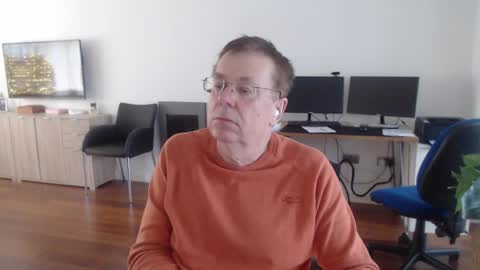 Snapshot of thickandlongguy chatting on December 18, 11:34 am Play online show from December 18, 11:34 am