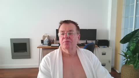 Snapshot of thickandlongguy chatting on April 5, 9:28 am Play online show from April 5, 9:28 am
