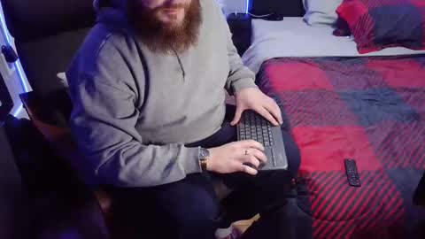 Snapshot of thickhandsomeman chatting on December 16, 3:19 am ThickHandsomeMan online show from December 16, 3:19 am