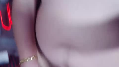 Snapshot of thickhandsomeman chatting on December 24, 3:38 am ThickHandsomeMan online show from December 24, 3:38 am