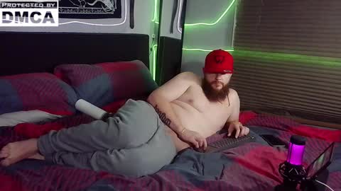 Snapshot of thickhandsomeman chatting on January 9, 2:01 am ThickHandsomeMan online show from January 9, 2:01 am