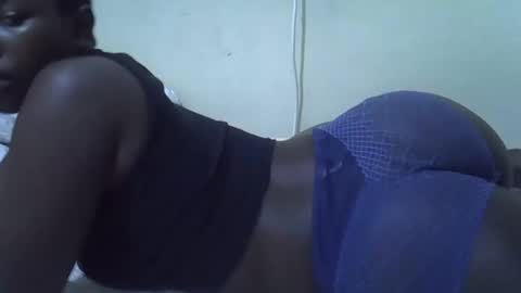 Snapshot of thickianah376 chatting on April 17, 4:10 pm thickianah376 online show from April 17, 4:10 pm