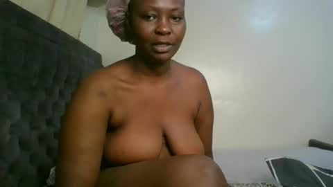 Snapshot of thicky_rue2 chatting on June 17, 1:30 am thicky_rue2 online show from June 17, 1:30 am
