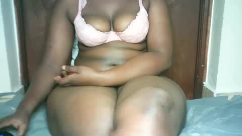 Snapshot of thickybabe_05 chatting on January 25, 8:10 am thickybabe_05 online show from January 25, 8:10 am