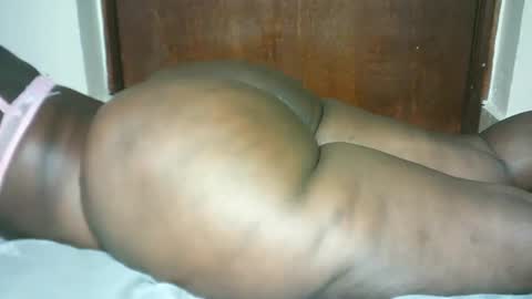 Snapshot of thickybabe_05 chatting on February 25, 11:33 pm thickybabe_05 online show from February 25, 11:33 pm