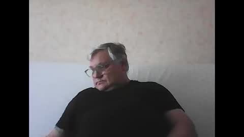 Snapshot of thierrysymp chatting on September 30, 3:28 pm Thierrysymp online show from September 30, 3:28 pm