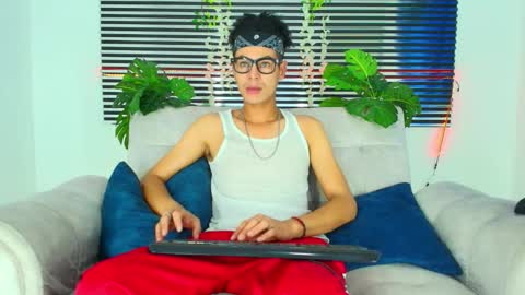 Snapshot of thiiagosaeenz chatting on January 31, 9:35 pm Thiago Saenzz online show from January 31, 9:35 pm