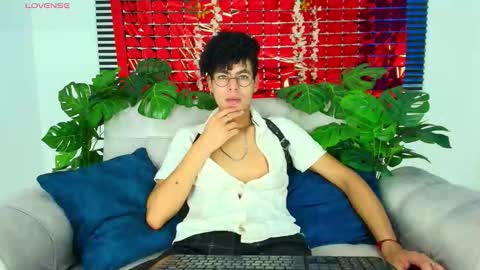 Snapshot of thiiagosaeenz chatting on February 24, 4:05 pm Thiago Saenzz online show from February 24, 4:05 pm