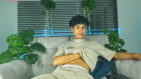 Thiago Saenzz online show from April 7, 5:19 am