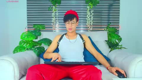 Thiago Saenzz online show from April 16, 2:45 am