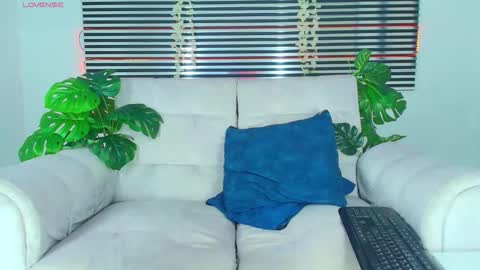 Snapshot of thiiagosaeenz chatting on April 21, 5:50 pm Thiago Saenzz online show from April 21, 5:50 pm