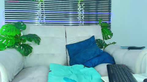 Snapshot of thiiagosaeenz chatting on April 24, 5:37 pm Thiago Saenzz online show from April 24, 5:37 pm