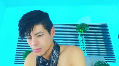 Snapshot of thiiagosaeenz chatting on June 1, 9:49 pm Thiago Saenzz online show from June 1, 9:49 pm