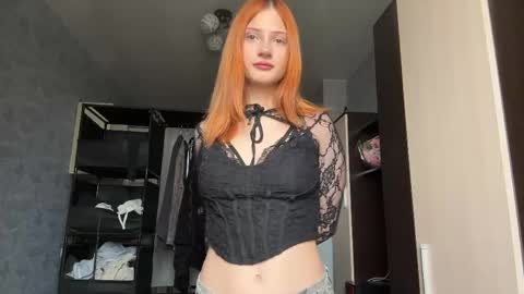 Snapshot of thimbleteasex chatting on April 30, 9:15 am Emma online show from April 30, 9:15 am