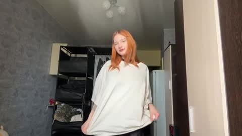 Snapshot of thimbleteasex chatting on May 5, 8:44 am Emma online show from May 5, 8:44 am