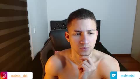 Snapshot of thin_tommy11 chatting on December 29, 2:27 am thin_tommy11 online show from December 29, 2:27 am