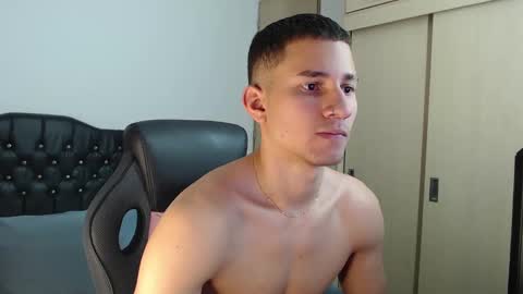 Snapshot of thin_tommy11 chatting on January 16, 2:09 am thin_tommy11 online show from January 16, 2:09 am