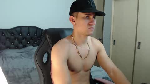 Snapshot of thin_tommy11 chatting on January 31, 4:25 am thin_tommy11 online show from January 31, 4:25 am