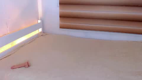 LAURA online show from March 25, 2:17 am