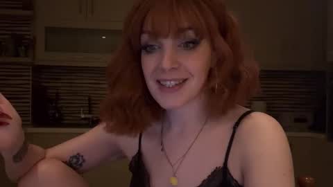 Snapshot of thirstypickle chatting on February 5, 8:13 pm Sarra Rhies online show from February 5, 8:13 pm