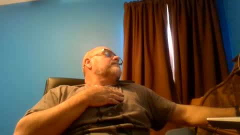 Snapshot of thisguy374 chatting on July 2, 11:38 am thisguy374 online show from July 2, 11:38 am