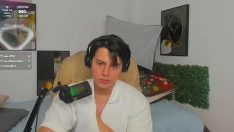 Snapshot of thom_ohtani chatting on May 16, 2:19 am thom_ohtani online show from May 16, 2:19 am