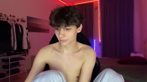 Thomas Hill online show from February 28, 10:00 pm