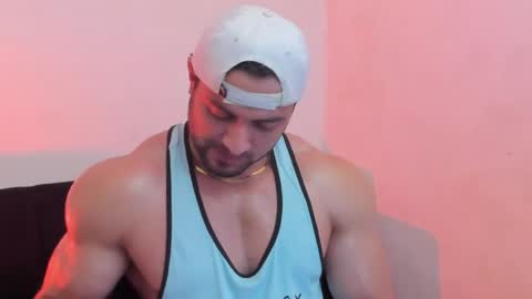 Snapshot of thomas_brandon chatting on April 23, 12:29 pm Thomas Brandon online show from April 23, 12:29 pm