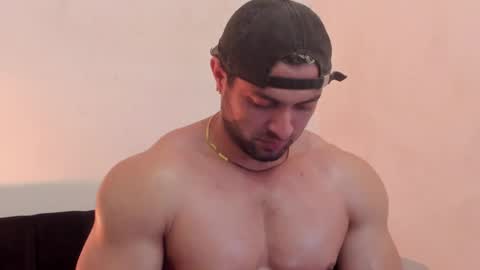 Snapshot of thomas_brandon chatting on May 4, 1:45 am Thomas Brandon online show from May 4, 1:45 am