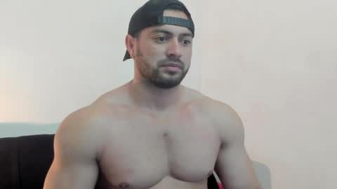 Snapshot of thomas_brandon chatting on May 21, 8:54 am Thomas Brandon online show from May 21, 8:54 am
