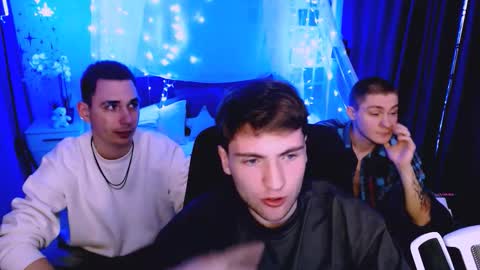 thomas_crow online show from December 3, 8:18 pm