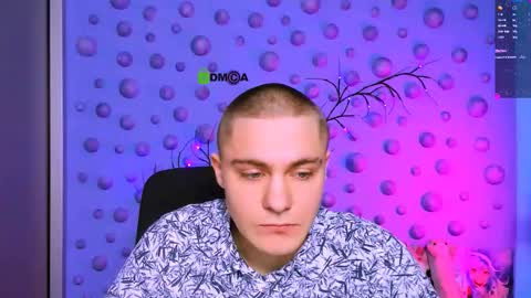 thomas_crow online show from December 19, 10:00 am