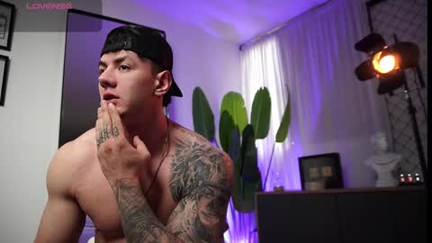 Thomas Falcon online show from February 13, 10:17 pm