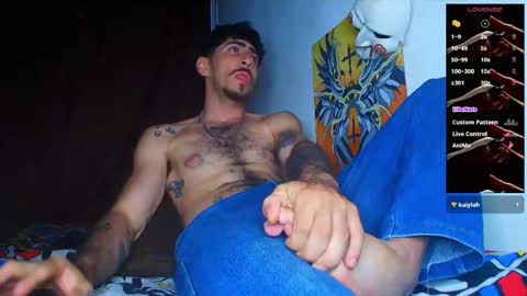 Snapshot of thomas_ks11 chatting on November 6, 2:45 am thomas_ks11 online show from November 6, 2:45 am