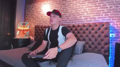 Snapshot of thomas_may4rs chatting on February 20, 4:18 am ---Thomas--- online show from February 20, 4:18 am