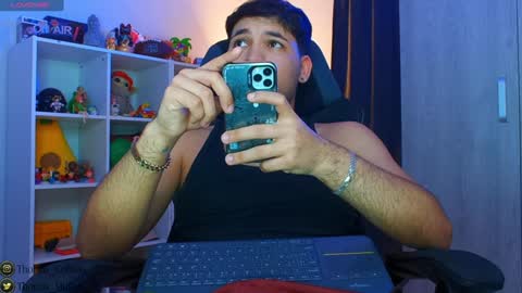 Snapshot of thomascollins__ chatting on February 7, 8:22 am Thomas online show from February 7, 8:22 am