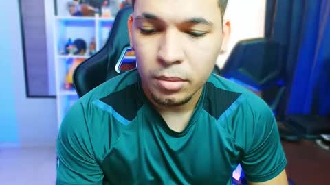 Snapshot of thomascollins__ chatting on October 31, 6:14 am Thomas online show from October 31, 6:14 am