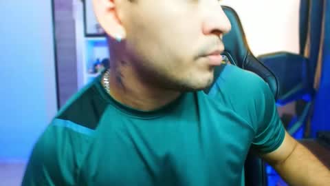 Snapshot of thomascollins__ chatting on November 12, 6:03 am Thomas online show from November 12, 6:03 am