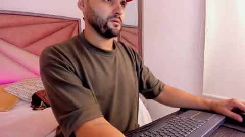 Snapshot of thomasdavila chatting on October 22, 2:12 am thomasdavila online show from October 22, 2:12 am